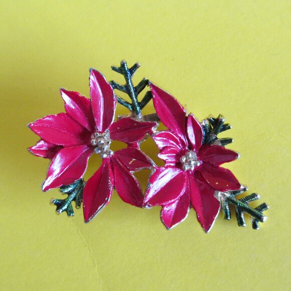 Christmas poinsettia brooch - Picture 1 of 6